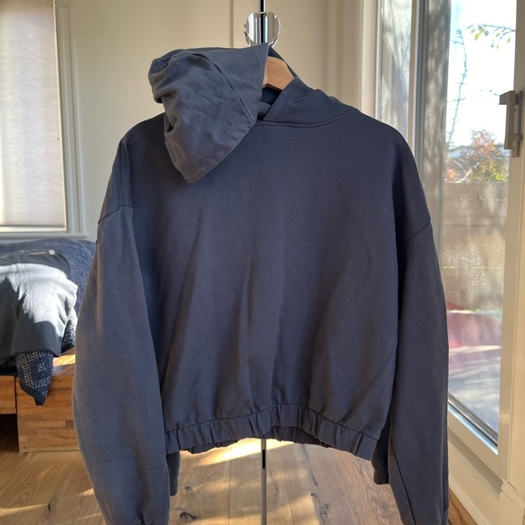 Louve design sweater and skirt - Picture 2 of 3